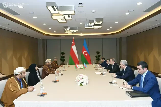 Azərbaycan və Oman münasibətlərini yeni səviyyəyə qaldırır