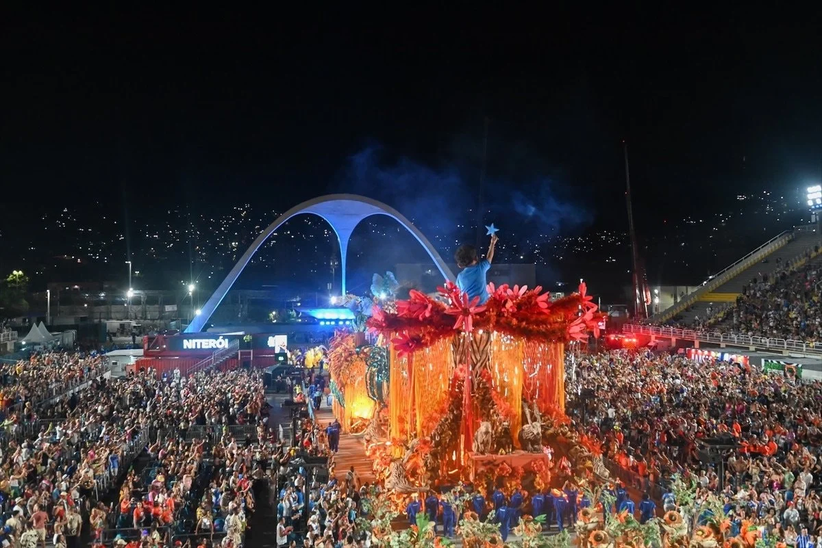 Braziliya, Rio Karnavalı, Rio-de-Janeyro, Sambadrom, samba məktəbləri, samba yürüşü, karnaval xəbərləri, Rio festivalı, Braziliya turizmi, Lavagem de Sapucai, Afro-braziliyalılar, samba rəqsi, Rio tədbirləri, dünya karnavalları, Braziliyada festival, Rio-da karnaval 2026