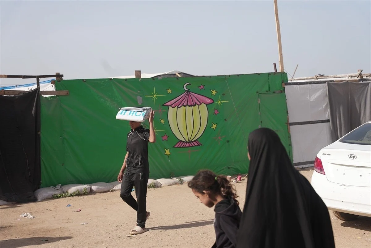 Qəzza Ramazan hazırlığı, Xan Yunus Necat düşərgəsi, Fələstin çadır həyatı, Qəzza mühasirə xəbərləri, Qəzzada humanitar böhran, Ramazan fənərləri, Fələstin qaçqın düşərgəsi, Qəzza müharibəsi, İsrail hücumları Qəzza, Fələstinlilər Ramazan ayı, Qəzzada iftar hazırlığı, Rəfahdan köç, Qəzzada uşaqların həyatı, Qəzza xəbərləri 2026, Fələstin bayraqları Ramazan