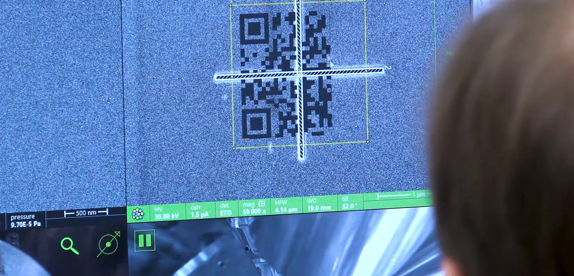 ən kiçik QR kod, Ginnes rekordu, Vyana Texniki Universiteti, Cerabyte texnologiyası, keramika məlumat daşıyıcısı, nano texnologiya, məlumat saxlanması, elektron mikroskop