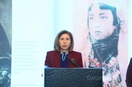 Qərbi Azərbaycan milli geyimləri, milli geyim sərgisi, Bakı sərgisi, Qərbi Azərbaycan mədəni irsi, Aminə Məlikova, milli geyim dəfiləsi, Azərbaycan mədəniyyəti, albom kitab təqdimatı.