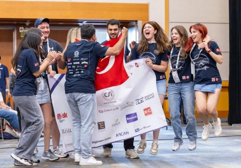 Türkiyəli tələbələr, zəlzələyə davamlı bina, dünya çempionu, İzmir Katip Çələbi Universiteti, EERI SDC 2026, zəlzələ mühəndisliyi, mühəndislik tələbələri, Portland yarışması