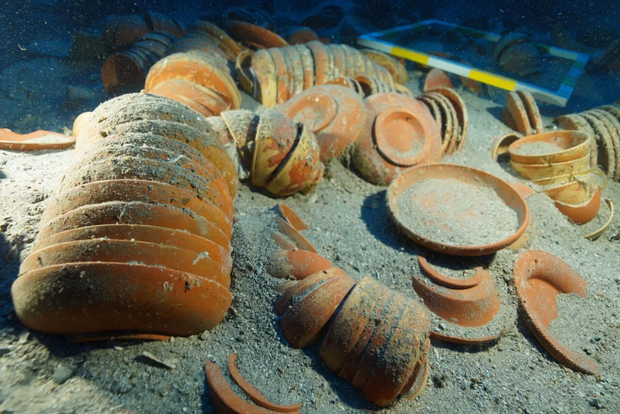 2100 illik qab-qacaq, Aralıq dənizi, Antalya arxeoloji qazıntıları, qədim Rosos, sualtı arxeologiya, Roma dövrü, qədim keramika, batmış ticarət gəmisi