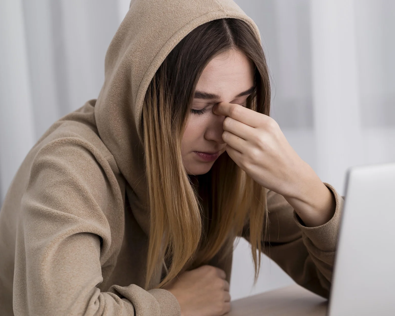 göz seğirməsi, göz qapağı seğirməsi, miyokimiya, göz sağlamlığı, stress və göz seğirməsi, yuxusuzluq, kofein, nevroloji əlamətlər