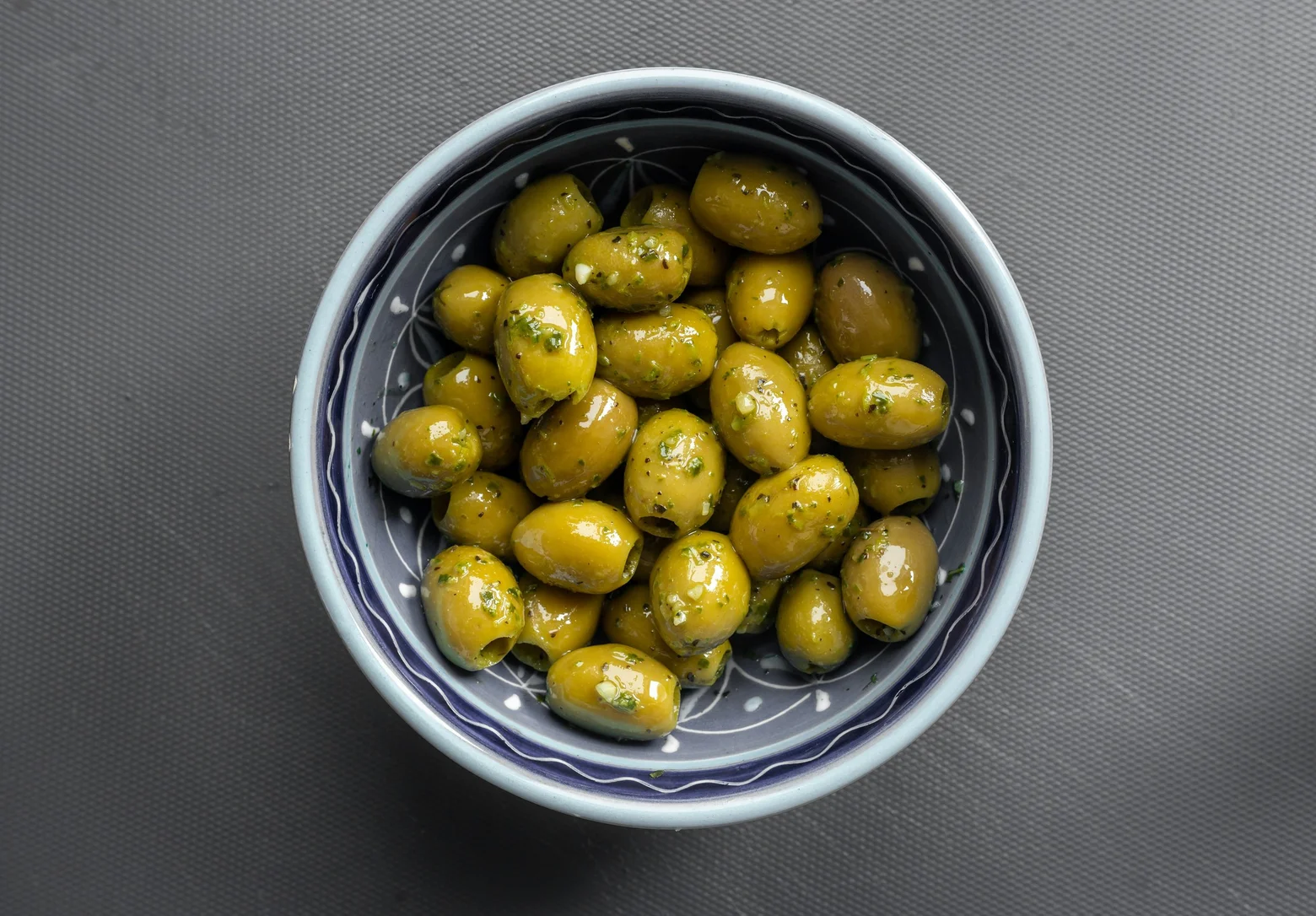 zeytun, zeytun niyə acıdır, oleuropein, zeytun emalı, duzlu zeytun, marinad edilmiş zeytun, fermentasiya, zeytunun faydaları