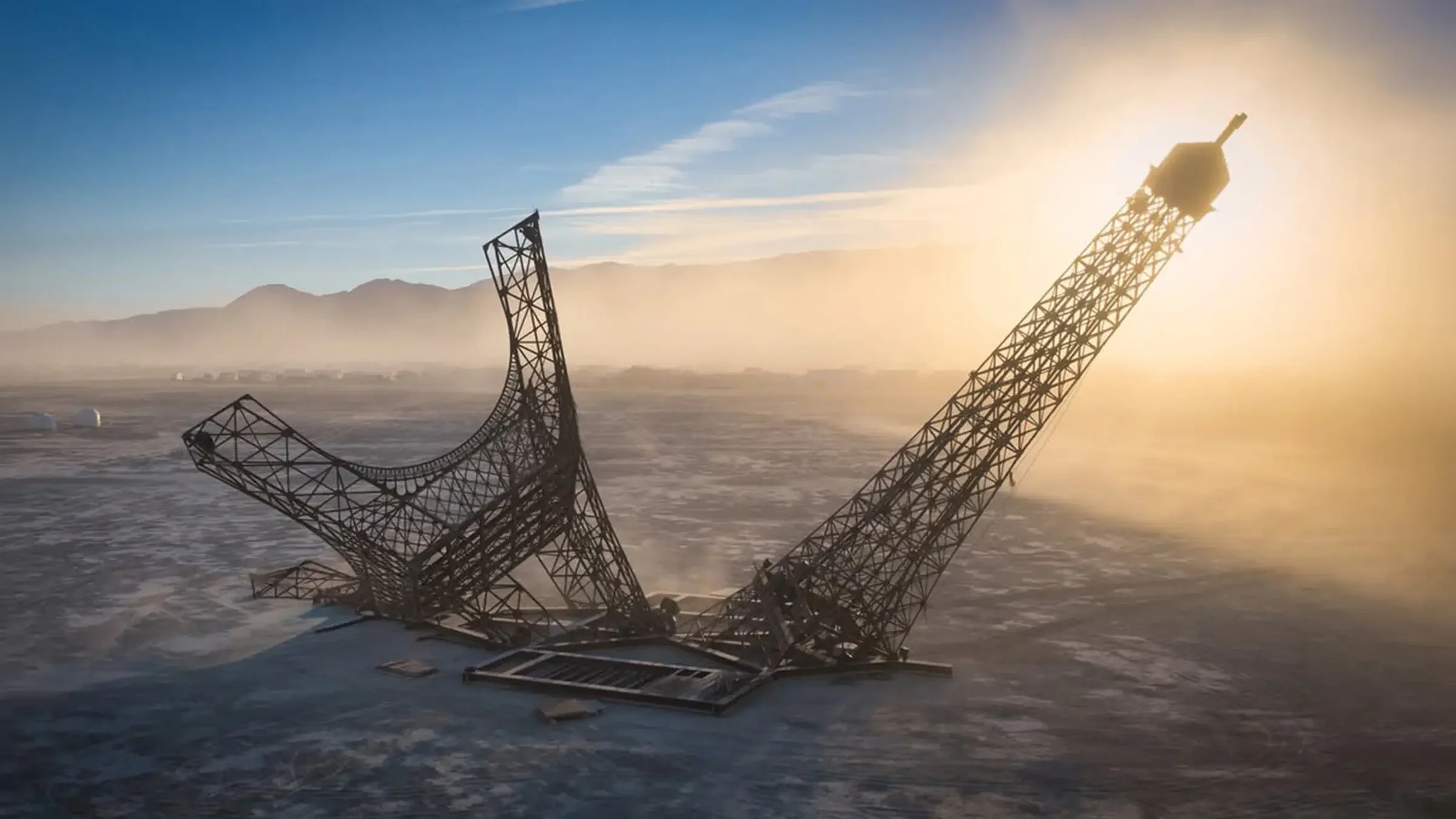 Burning Man, Eyfel qülləsi, Eiffela Broken Dream, Nevada səhrası, sənət əsəri, Filipp Məndron, qeyri-adi layihə, ABŞ
