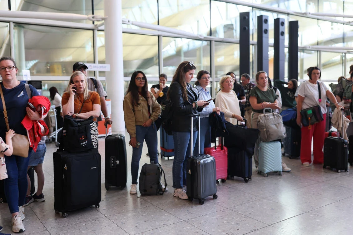 Böyük Britaniya uçuşları, London Hitrou, NATS, uçuşların ləğvi, aviasiya problemi, hava nəqliyyatı, texniki nasazlıq, sərnişinlər