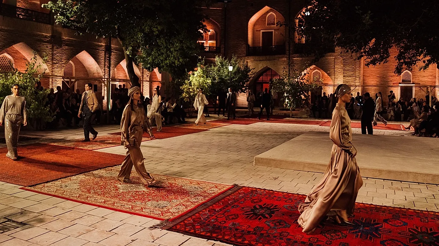 Brunello Cucinelli, Daşkənd, Özbəkistan, moda nümayişi, payız-qış kolleksiyası, Əbülqasım mədrəsəsi, italyan modası, sənətkarlıq